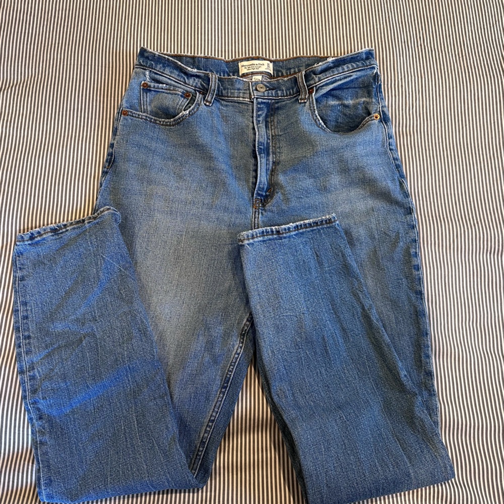 Abercrombie & Fitch 90’s Curve Love Jeans